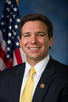 A man in a suit and tie is posing for a photo.