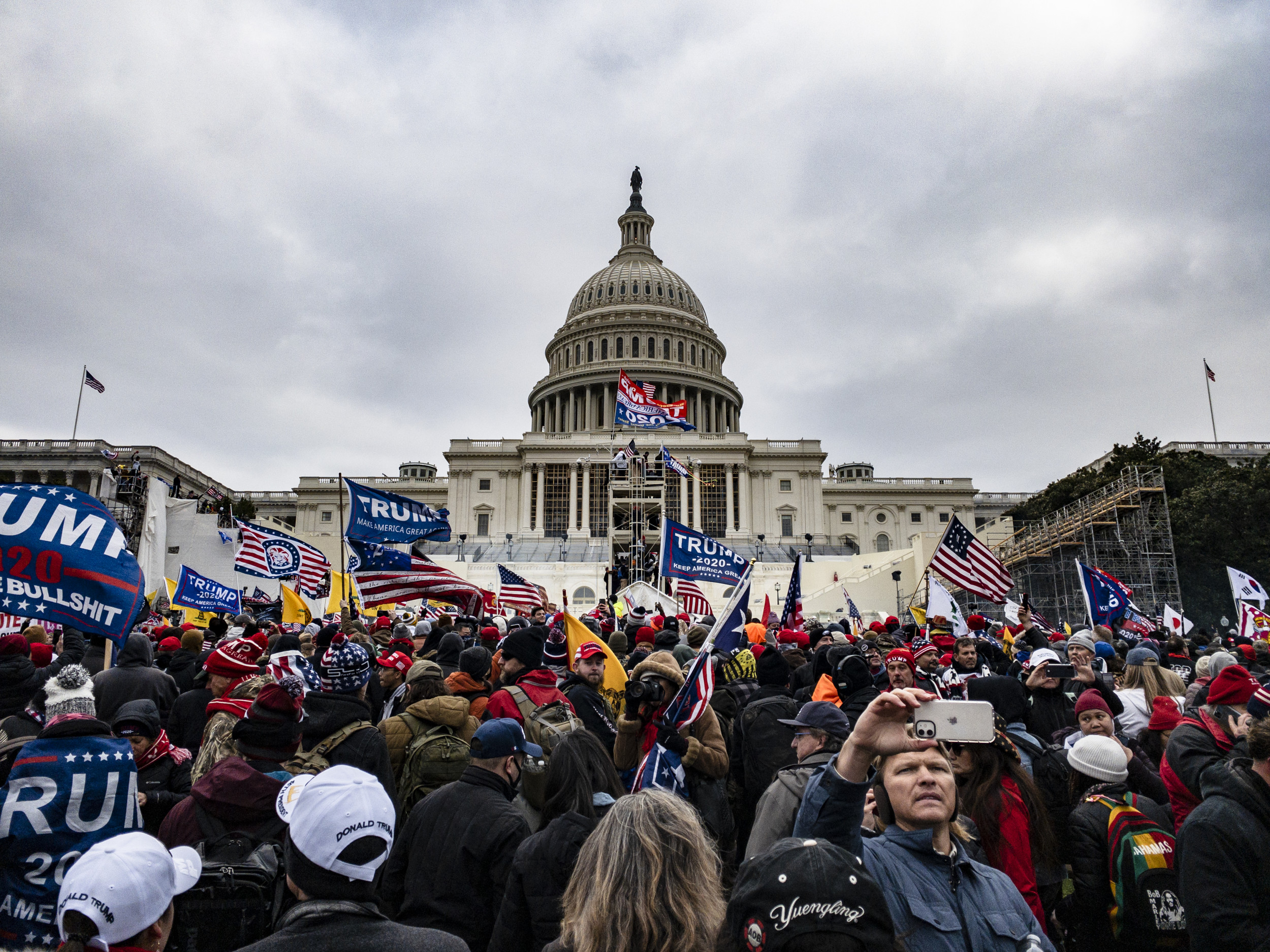 A crowd of people in front of the capitol building.