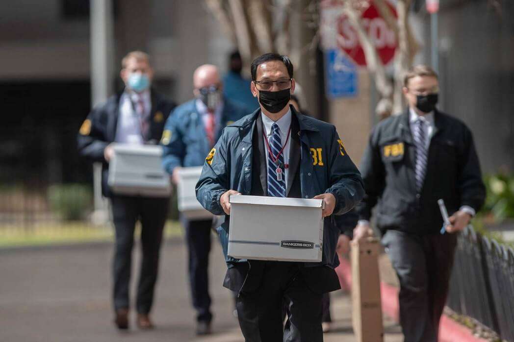 fbi agents raiding trump’s house