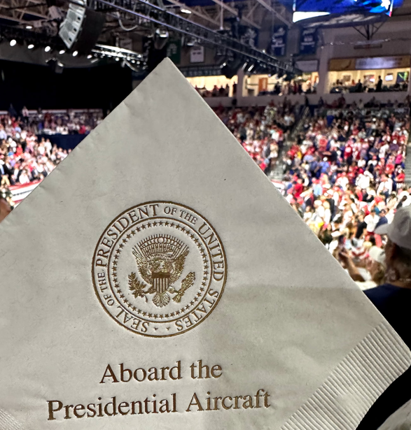 ABOARD THE PRESIDENTIAL AIRCRAFT OF DONALD JOHN TRUMP TIMOTHY CHARLES HOLMSETH